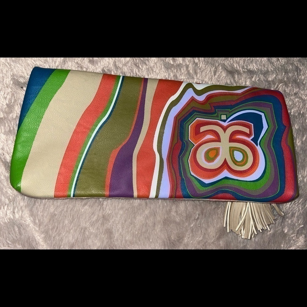 Arbonne
Treasures The Rainforest Purse Multi-color/Beige Vegan Leather Clutch    - Picture 7 of 15